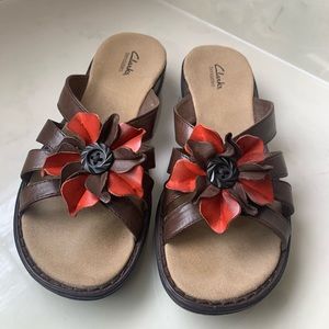 CLARKS "Lena Admire" Leather Flower Sandal Slides
